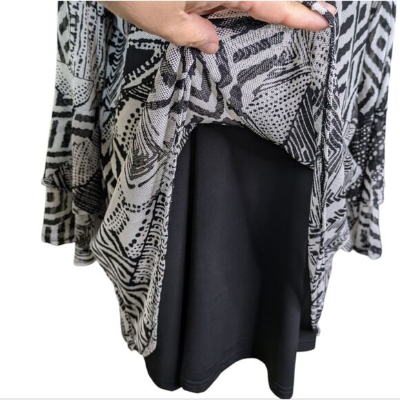 Calessa Geometric Mesh Embroidered Layered Split V Neck Tunic Lightweight Large - Picture 9 of 14